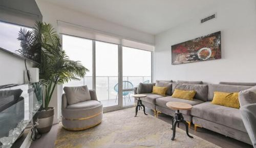 Three-Bedroom Apartment with Balcony