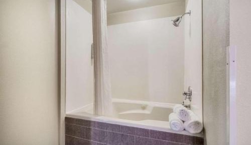 One Room Suite with Whirlpool - Non Smoking