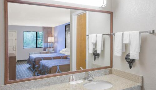 Queen Room with Two Queen Beds - Non-Smoking