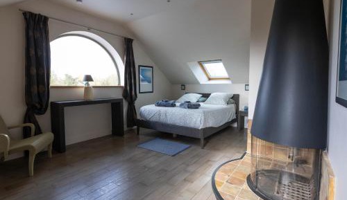 Suite Premium avec Jacuzzi et Hammam, Accès Gratuit à la Piscine et au SPA