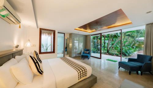 Deluxe One-Bedroom Apartment with Garden View