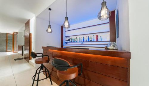 Deluxe One-Bedroom Apartment with Garden View