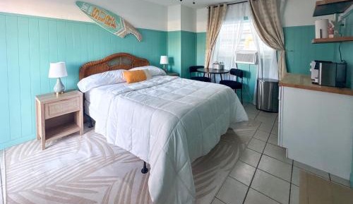 King Suite with Pool View