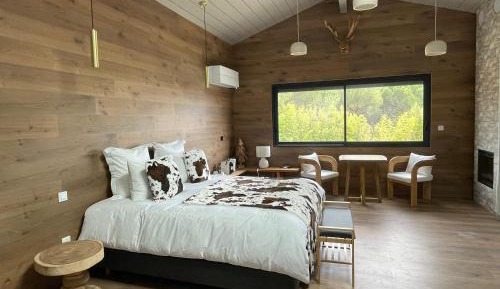 Deluxe Suite with Spa Bath