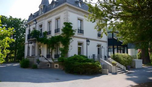 Villa with Garden View