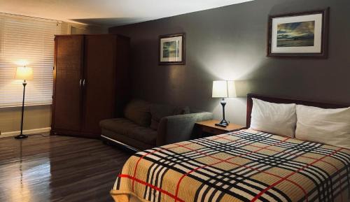 Deluxe Queen Room