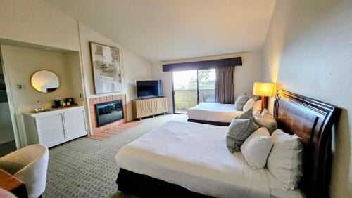 Deluxe Double Room with Balcony and Sea View