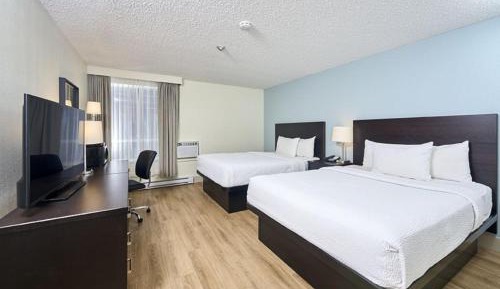 Deluxe Queen Room