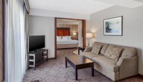 King Room with Spa Bath and Fireplace - Non-Smoking