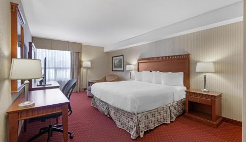 King Suite with Sofa Bed and Fireplace - Non-Smoking 