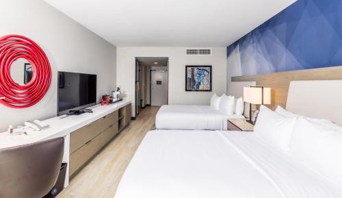 Queen Room with City View