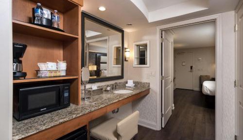 Queen Suite - Mobility Accessible