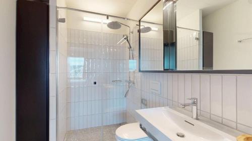 Deluxe One-Bedroom Apartment
