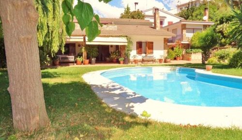 Six-Bedroom Villa 