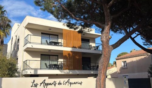 One-Bedroom Apartment with Pool View
