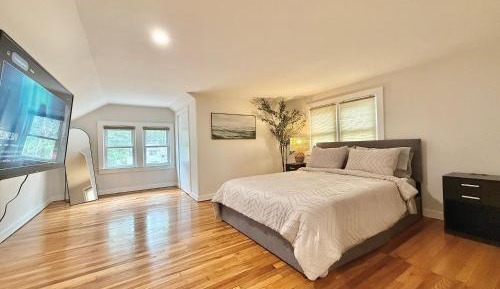 Deluxe Queen Room