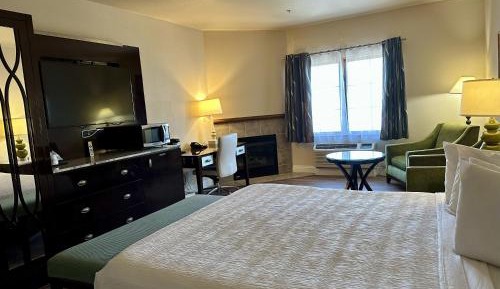 Junior King Suite with Spa Bath - Non-Smoking