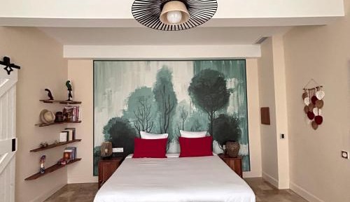 King Room with Roll-In Shower - Disability Access