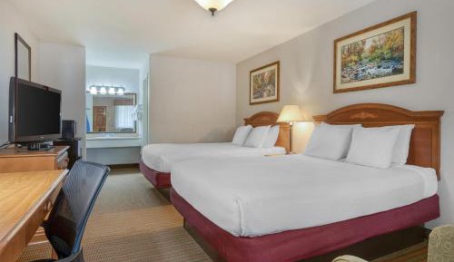 Queen Room with Two Queen Beds - Smoking