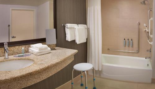 King Room with Bathtub - Mobility Access/Hearing Accessible