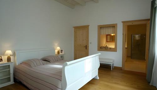 Two-Bedroom Deluxe Apartment with Garden View