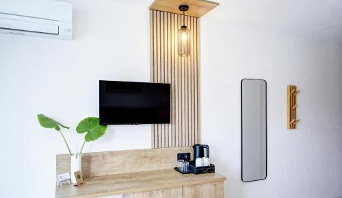 Comfort Triple Room with Balcony and Air Conditioning - Mountain View or Sea Side