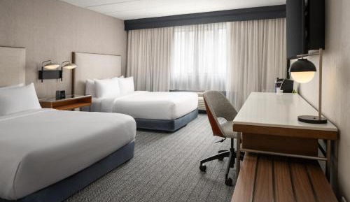 Queen Room with Two Queen Beds - Hearing Accessible