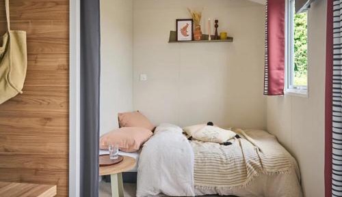 Two-Bedroom Aqua Mobile Home - 4/6 People - Television and Half-Covered Terrace