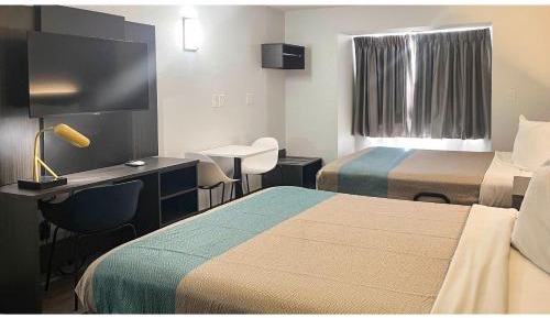 2 Queen Beds | Non-Smoking, Kitchen
