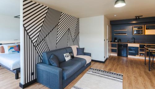 One-Bedroom Deluxe Apartment