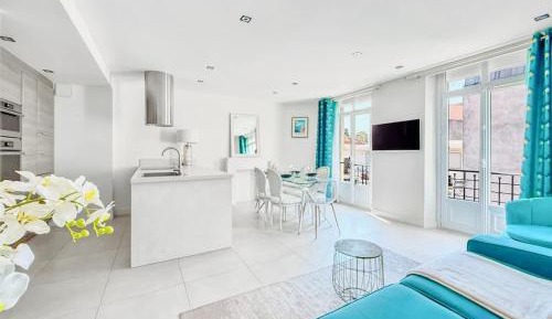 Three-Bedroom Apartment with Balcony