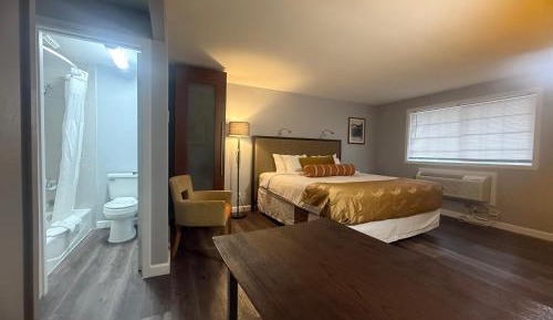 Two Queens Private Room