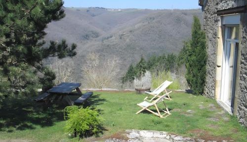 Two-Bedroom Deluxe Apartment with Garden View