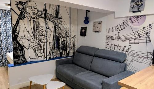 Queen Studio
