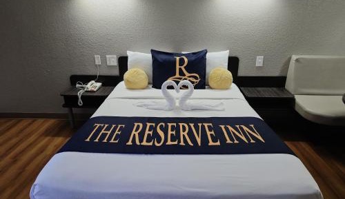 Deluxe Queen Suite