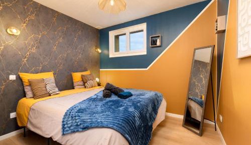 Deluxe One-Bedroom Apartment