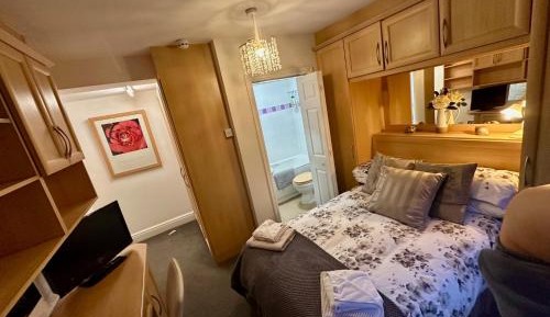 Deluxe Double Room with Shower