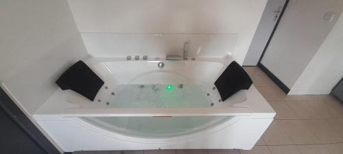 Studio with Spa Bath