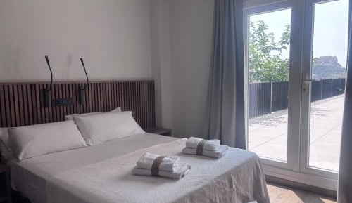Deluxe One-Bedroom Apartment