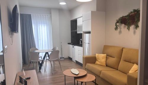 Deluxe One-Bedroom Apartment
