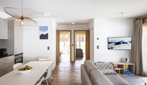 Apartment with Mountain View