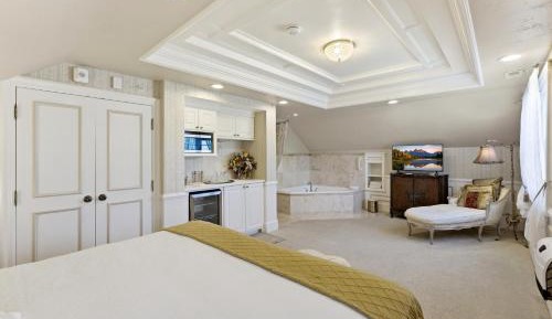 Queen Room with Spa Bath
