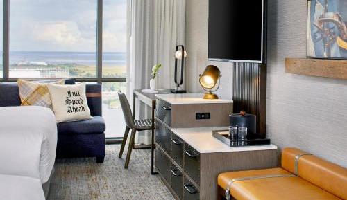 Deluxe Queen Room with Two Queen Beds, River View and Tub - Mobility Accessible