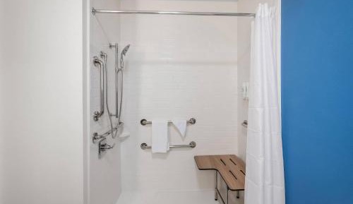 King Room with Roll-In Shower - Non Smoking