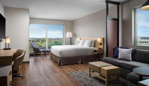 King Room with Sofa Bed and Tub - Disability Access