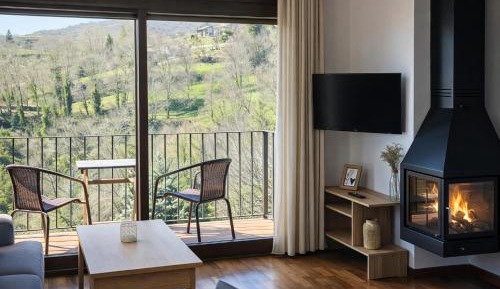 Apartment with Mountain View