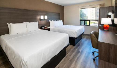 Queen Room with Two Queen Beds and Bathtub - Non-Smoking