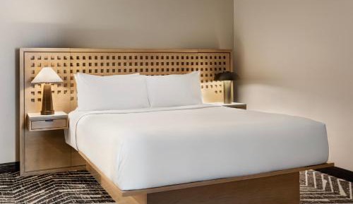 1 Bedroom Hospitality Suite, 1 King