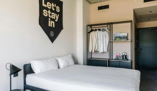Standard Queen Room