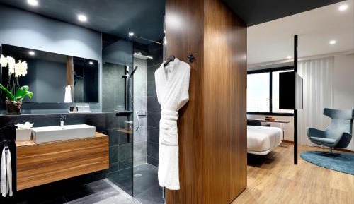 Suite with Hot Tub